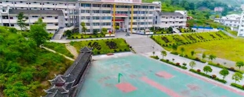 天柱縣中等職業(yè)學(xué)校風(fēng)雨橋