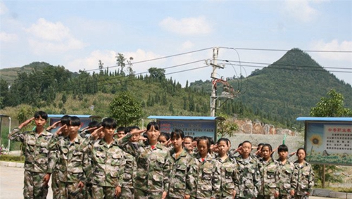 黔西南州英才職業(yè)技術(shù)學(xué)校軍訓(xùn)會(huì)操現(xiàn)場(chǎng)1