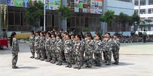 黔西南州英才職業(yè)技術(shù)學(xué)校軍訓(xùn)會(huì)操現(xiàn)場(chǎng)2