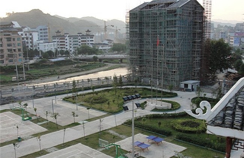 臺江縣中等職業(yè)學校(臺江縣民族中等職業(yè)技術(shù)學校)籃球、乒乓球場