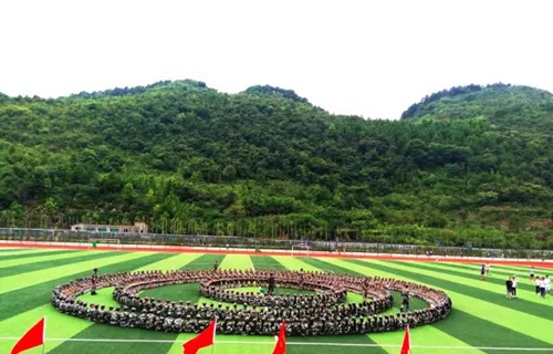 遵義紅花崗經濟職業(yè)技術學校新生軍訓