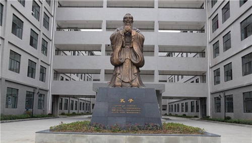 桐梓中等職業(yè)學(xué)?？鬃拥袼? width=