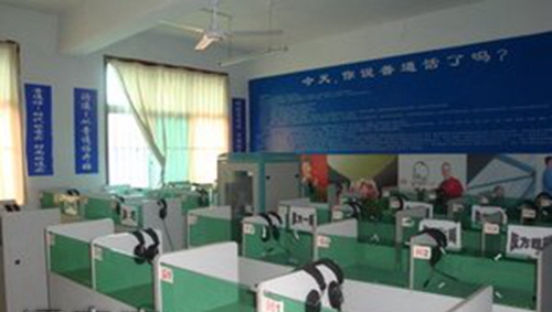 貴州貴陽新興中等職業(yè)技術(shù)學(xué)校語音室