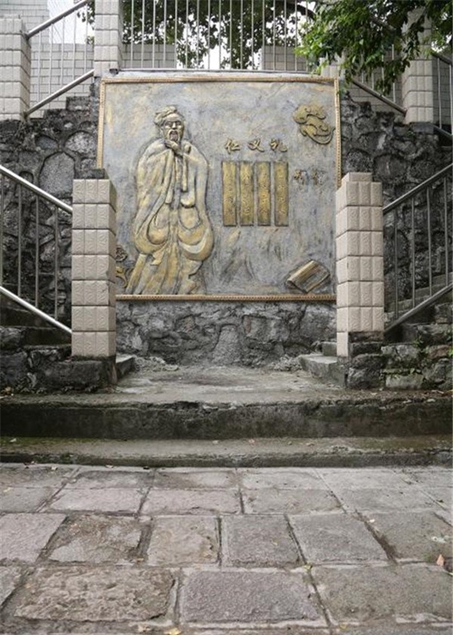貴陽經(jīng)濟貿易中等專業(yè)學校校園一角2