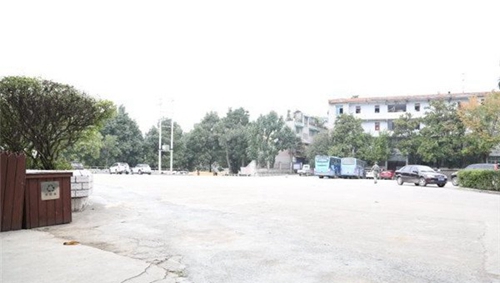 貴陽經(jīng)濟貿易中等專業(yè)學校東校區(qū)校園一角