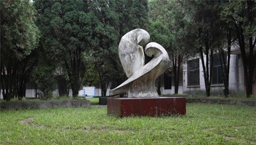 貴陽經(jīng)濟貿易中等專業(yè)學校校園一角4
