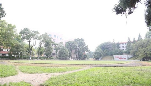 貴陽經(jīng)濟貿易中等專業(yè)學校東校區(qū)操場