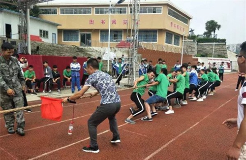 黔西縣中等職業(yè)學(xué)校(黔西職校)信息專業(yè)部拔河比賽