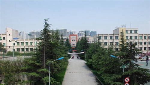 貴州化工學(xué)校(貴州工業(yè)職業(yè)學(xué)院中職部)校園環(huán)境