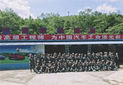 貴州現(xiàn)代經(jīng)濟(jì)學(xué)校汽車專業(yè)實(shí)訓(xùn)室