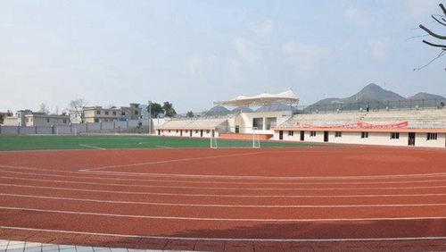 貴州省電子工業(yè)學(xué)校（貴州省機(jī)電技工學(xué)校）新建足球場(chǎng)2