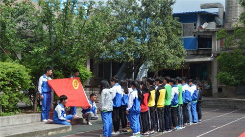 貴州鐵路技師學(xué)院(貴陽鐵路工程學(xué)校、貴陽鐵路高級技工學(xué)校)新團員入團宣誓活動