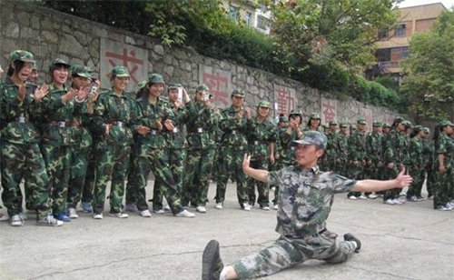 黔東南州國防學校武術(shù)表演