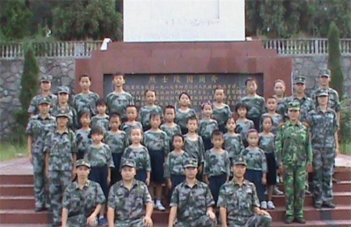 黔東南州國防學校紀念烈士2