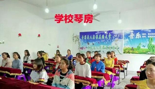 黔東南州凱旋工業(yè)學(xué)校幼師專(zhuān)業(yè)琴房