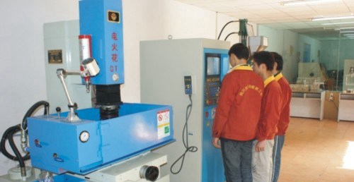 四川達(dá)州市高級技工學(xué)校數(shù)控切割操作