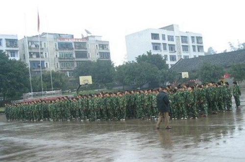 瀘州市天宇中等職業(yè)技術學校（天宇中專學校）新生軍訓