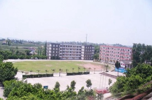 瀘州市天宇中等職業(yè)技術學校（天宇中專學校）遠看校園