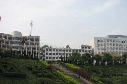 四川省內(nèi)江醫(yī)科學校（內(nèi)江衛(wèi)校）校園一角