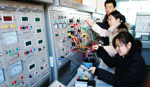 峨眉山市旅游學校機電一體化實訓室