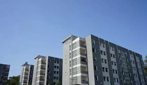 四川省宜賓衛(wèi)生學(xué)校整齊的住宿樓、寢室