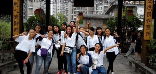 宜賓上寧縣職業(yè)高級(jí)中學(xué)校（長(zhǎng)寧縣職業(yè)技術(shù)學(xué)校）9+3的同學(xué)們參觀南溪古鎮(zhèn)