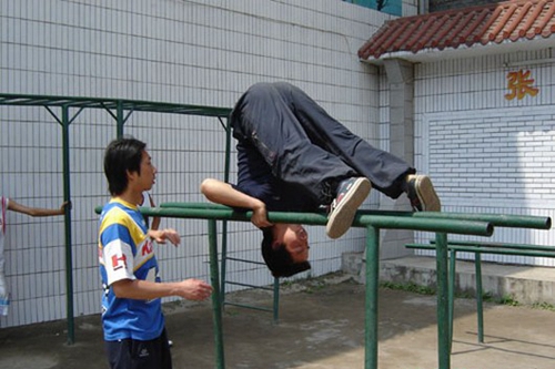 萬源市職業(yè)高級中學學生正在上體育課