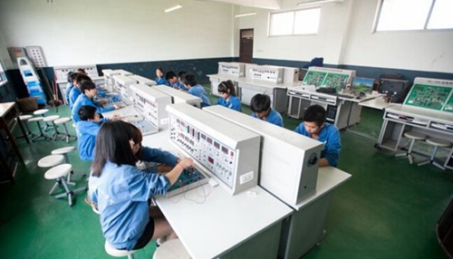 自貢市高級技工學校(自貢市職業(yè)培訓學院)電子、電工綜合實訓臺