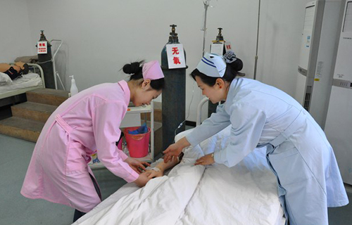 重慶市護士學校（魚洞護士學校）教師精心指導