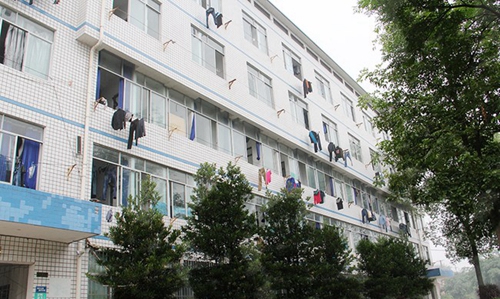 自貢市電子信息職業(yè)技術(shù)學(xué)校（自貢電信職校）學(xué)生寢室、宿舍大樓外