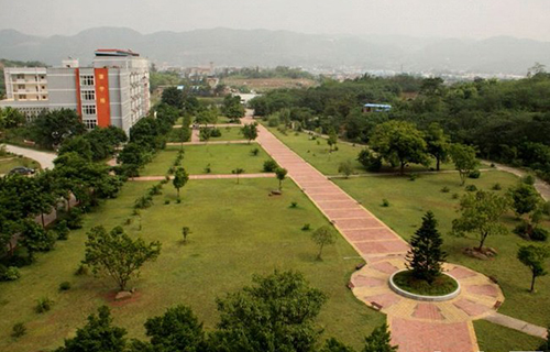 重慶工貿(mào)技師學院（重慶工貿(mào)高級技工學校）遠看校園