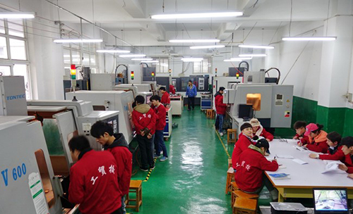 重慶工貿(mào)技師學(xué)院(重慶工貿(mào)高級技工學(xué)校)數(shù)銑及加工中心實訓(xùn)室
