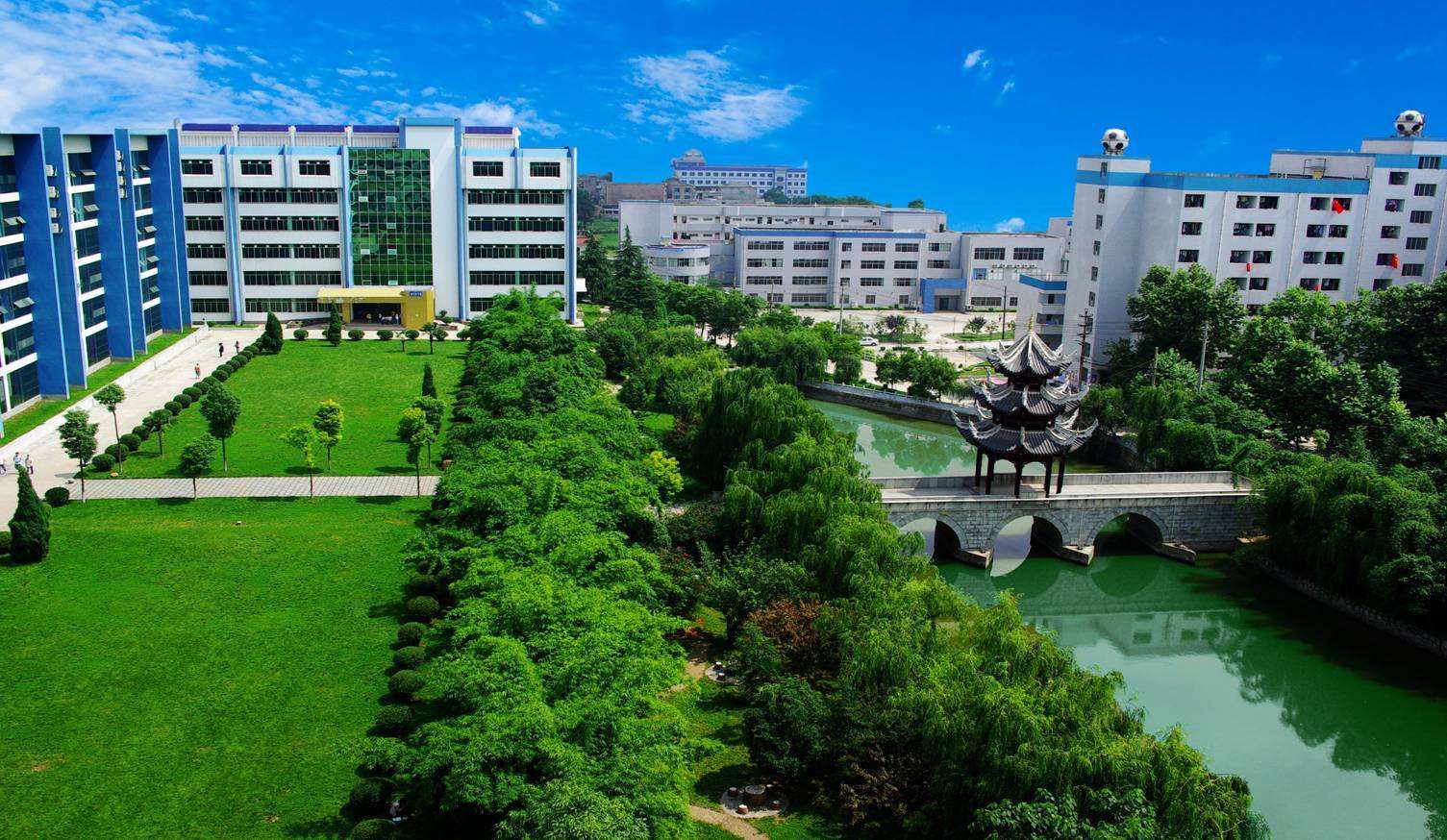 重慶市長壽衛(wèi)生學校校園環(huán)境