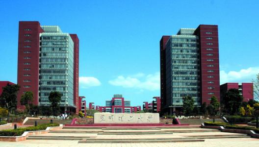 昆明理工大學(xué)學(xué)校大門(mén)