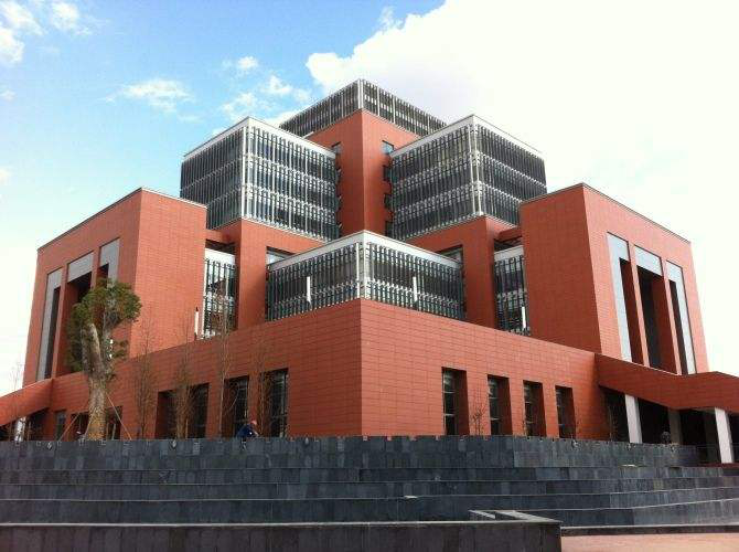 昆明理工大學(xué)校園一角