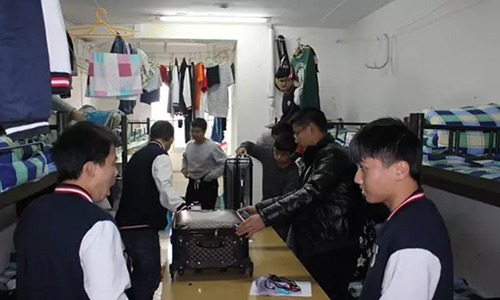 重慶機(jī)械高級技工學(xué)校男生宿舍環(huán)境