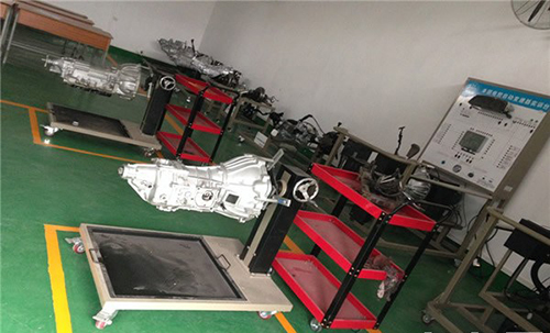 重慶機(jī)械高級技工學(xué)校車輛工程實(shí)訓(xùn)