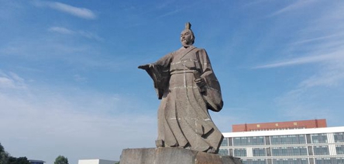 四川水利職業(yè)技術學院李冰雕像