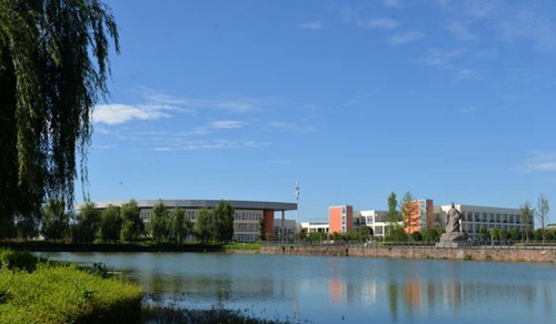 四川水利職業(yè)技術學院羊馬校區(qū)行政辦公區(qū)遠眺