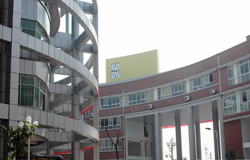 重慶龍門浩職業(yè)中學(xué)校校園一角