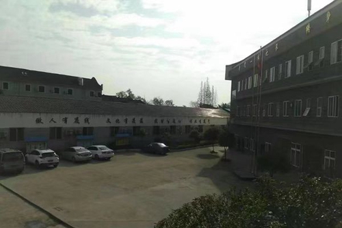 成都市莊園機(jī)電職業(yè)技術(shù)學(xué)校停車場