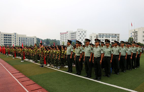 重慶市秀山職教中心軍訓(xùn)大會