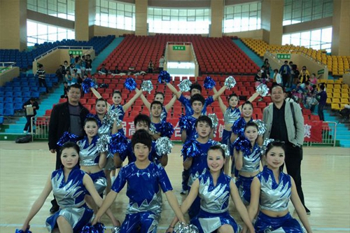 成都翰林職業(yè)技術(shù)學(xué)校啦啦操表演