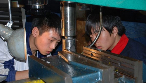 貴州水城礦業(yè)（集團(tuán)）技工學(xué)校車工實(shí)習(xí)