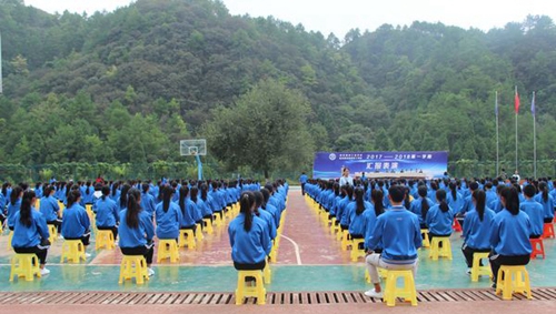 黔東南技師學院(黔東南州工業(yè)學校)軍訓表演