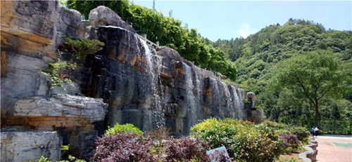 黔東南技師學院(黔東南州工業(yè)學校)小瀑布