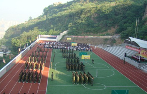 重慶市涪陵創(chuàng)新計(jì)算機(jī)學(xué)校軍訓(xùn)