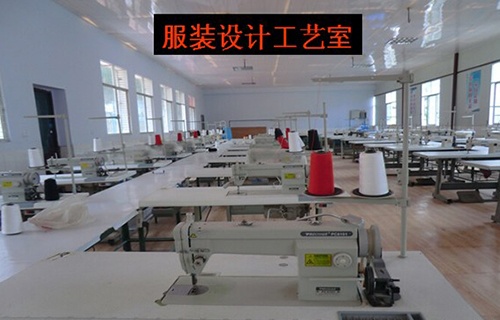 重慶市涪陵創(chuàng)新計(jì)算機(jī)學(xué)校服裝設(shè)計(jì)工藝室