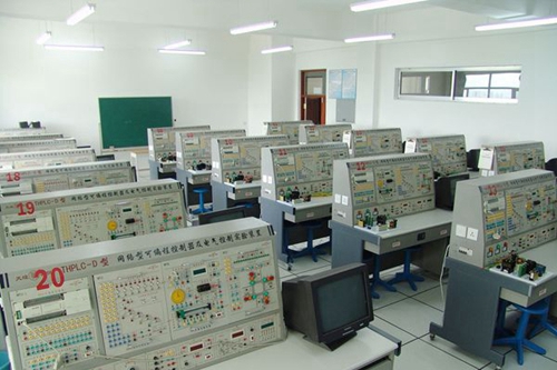 簡陽市機電工程學校智能電氣PLC實訓室