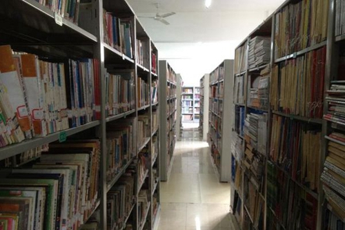 成都市洞子口職業(yè)高級(jí)中學(xué)校圖書(shū)室2